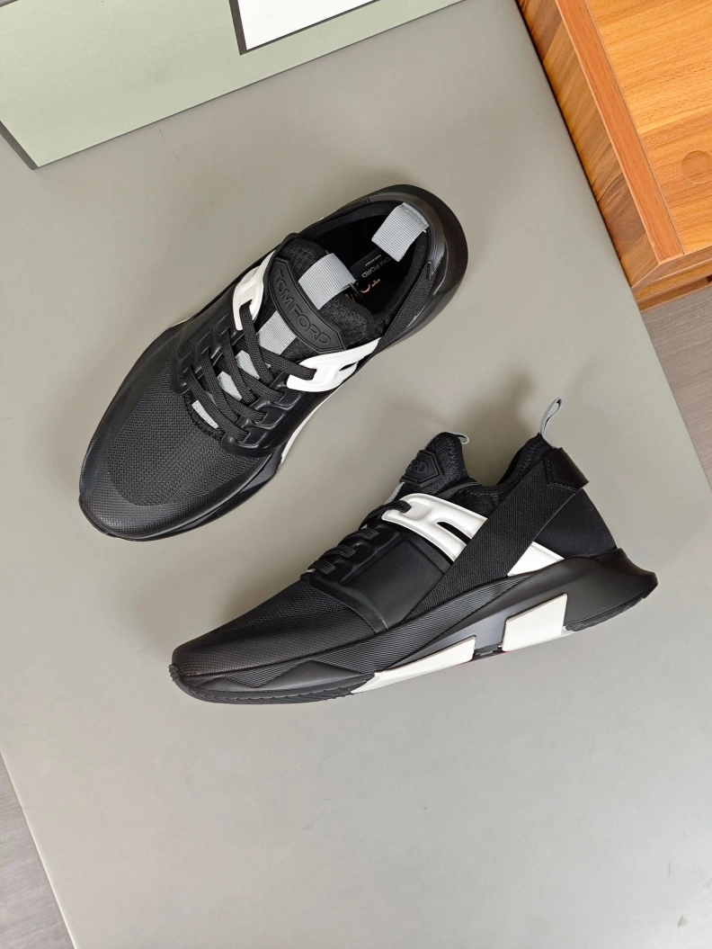 Minimalist Mxnxlo Blxhnxk Sneakers 192938