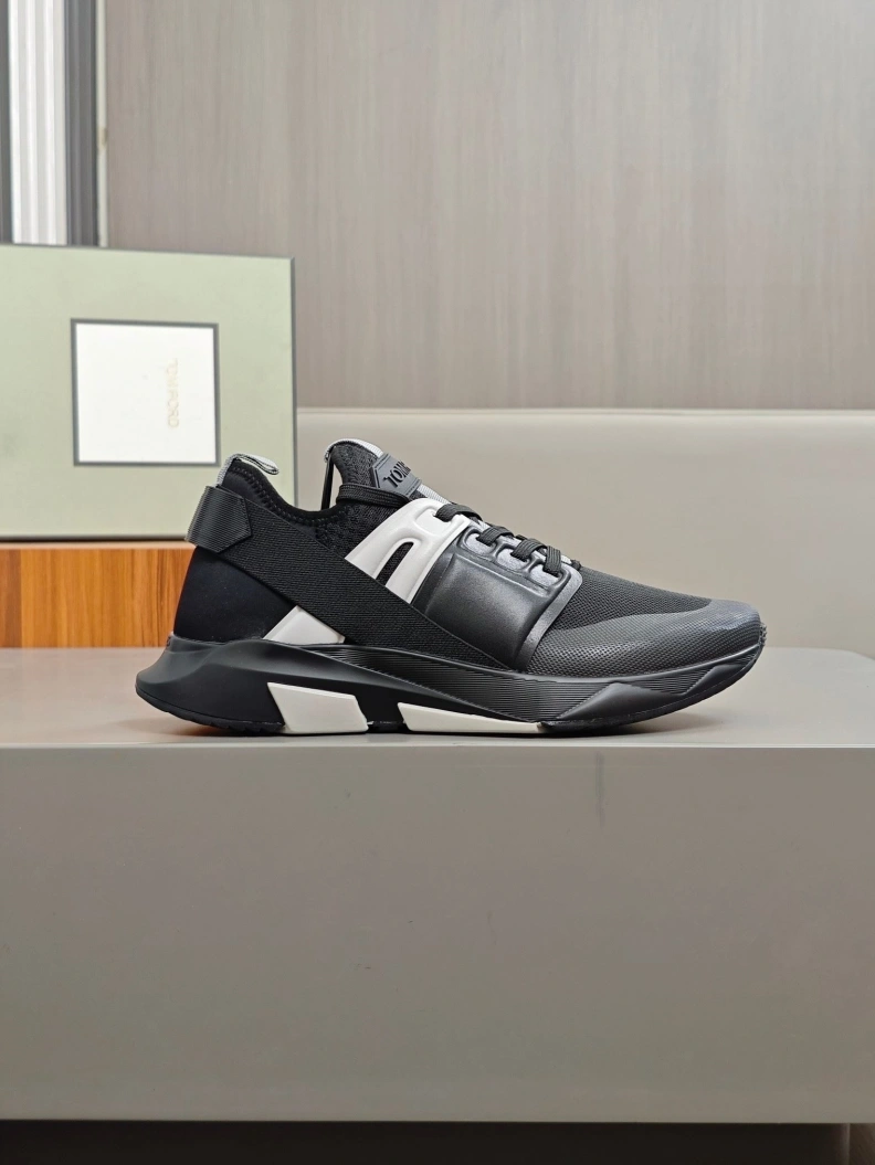 Minimalist Mxnxlo Blxhnxk Sneakers 192938