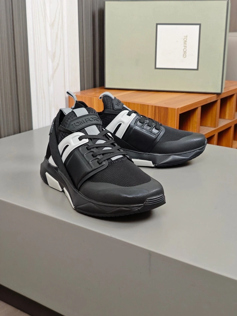 Minimalist Mxnxlo Blxhnxk Sneakers 192938
