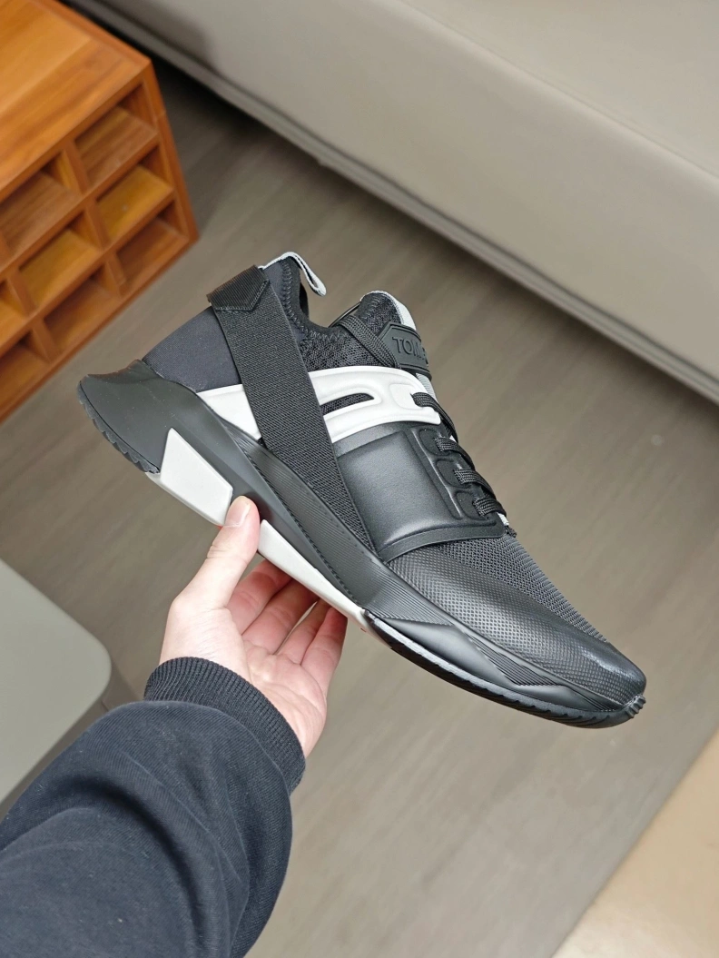 Minimalist Mxnxlo Blxhnxk Sneakers 192938
