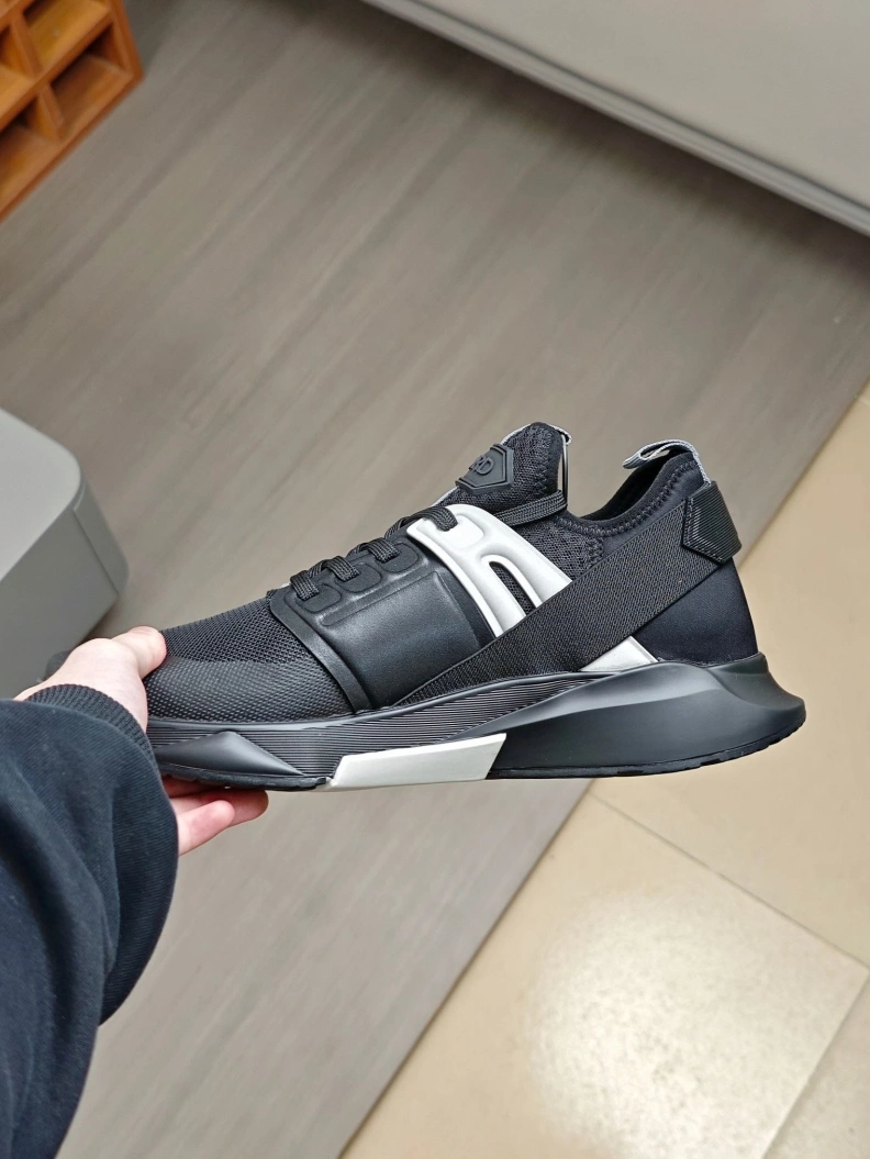 Minimalist Mxnxlo Blxhnxk Sneakers 192938
