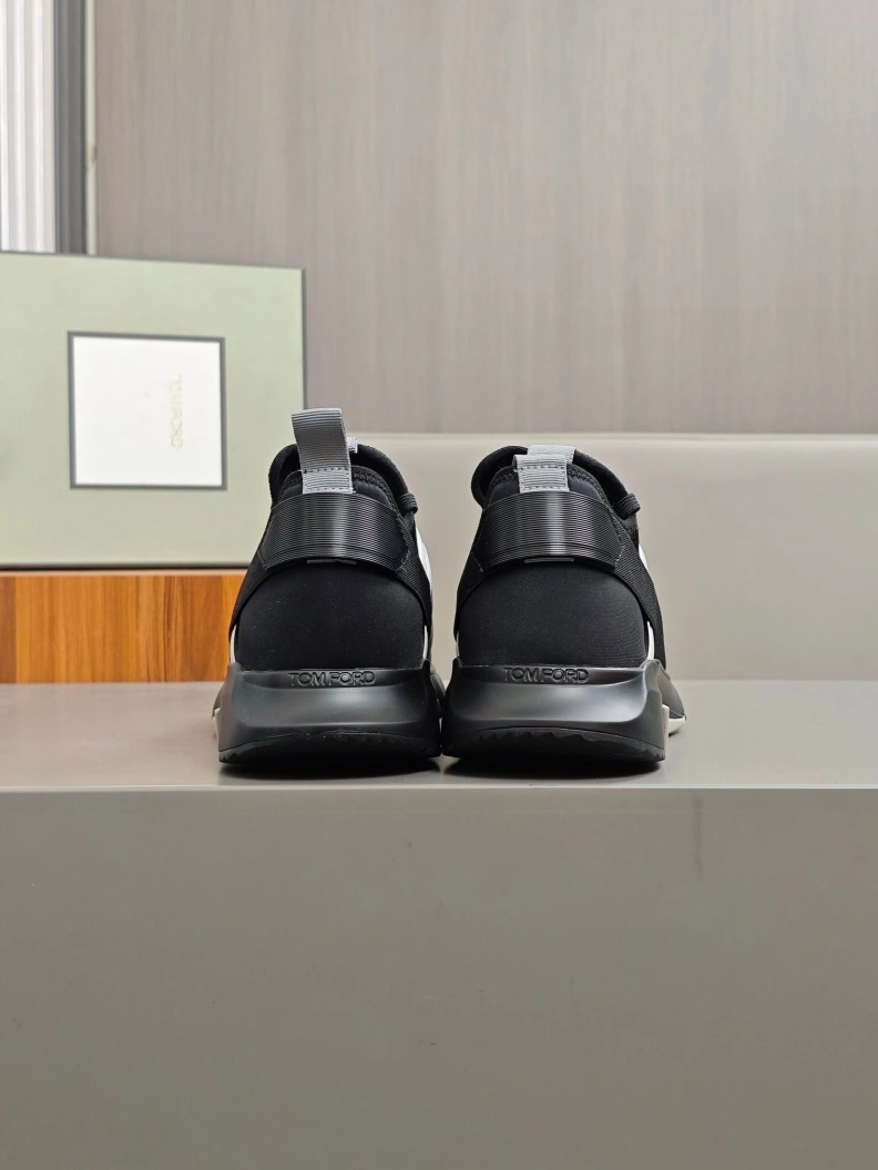 Minimalist Mxnxlo Blxhnxk Sneakers 192938