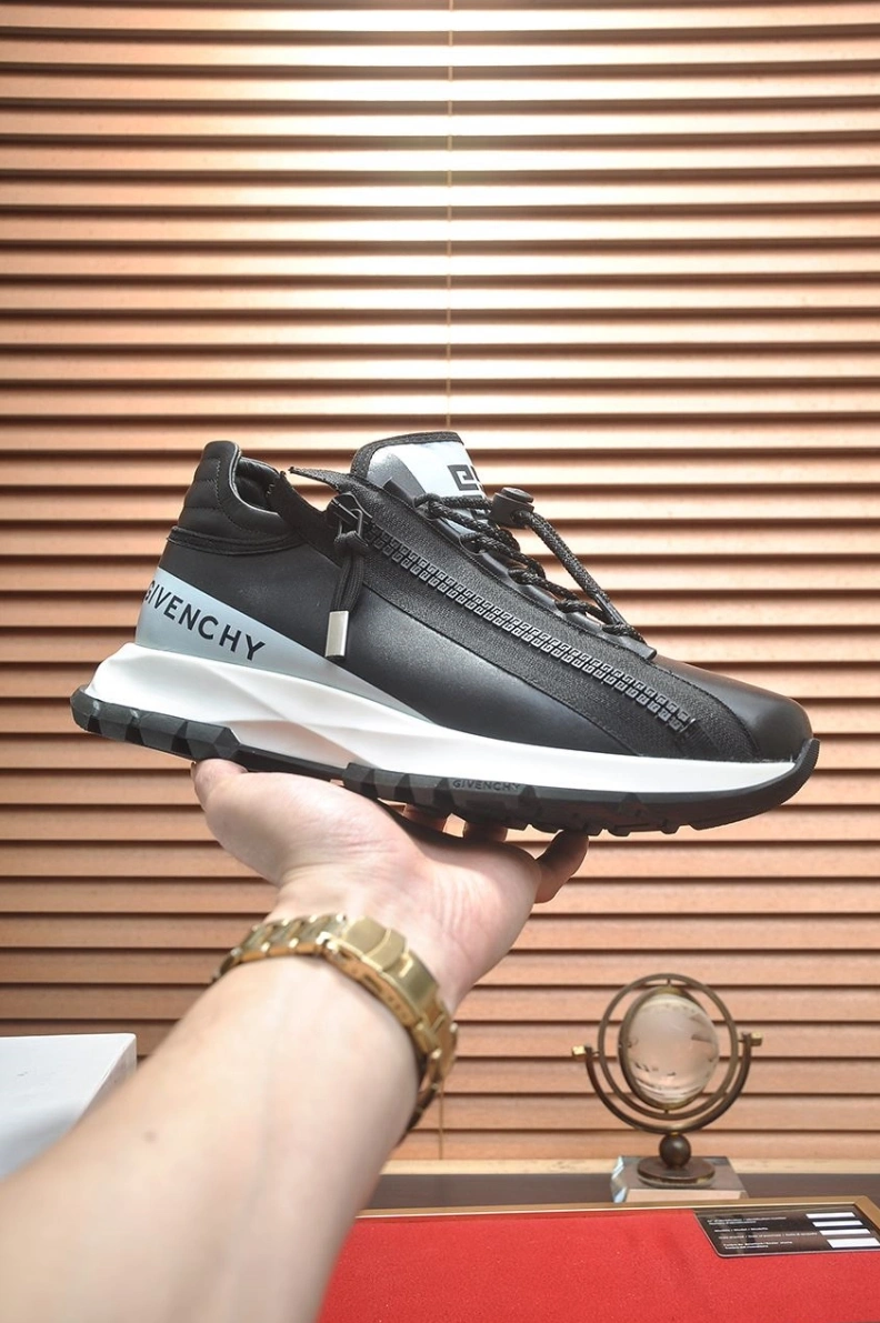 Minimalist Gxvxnchy Sneakers 152085