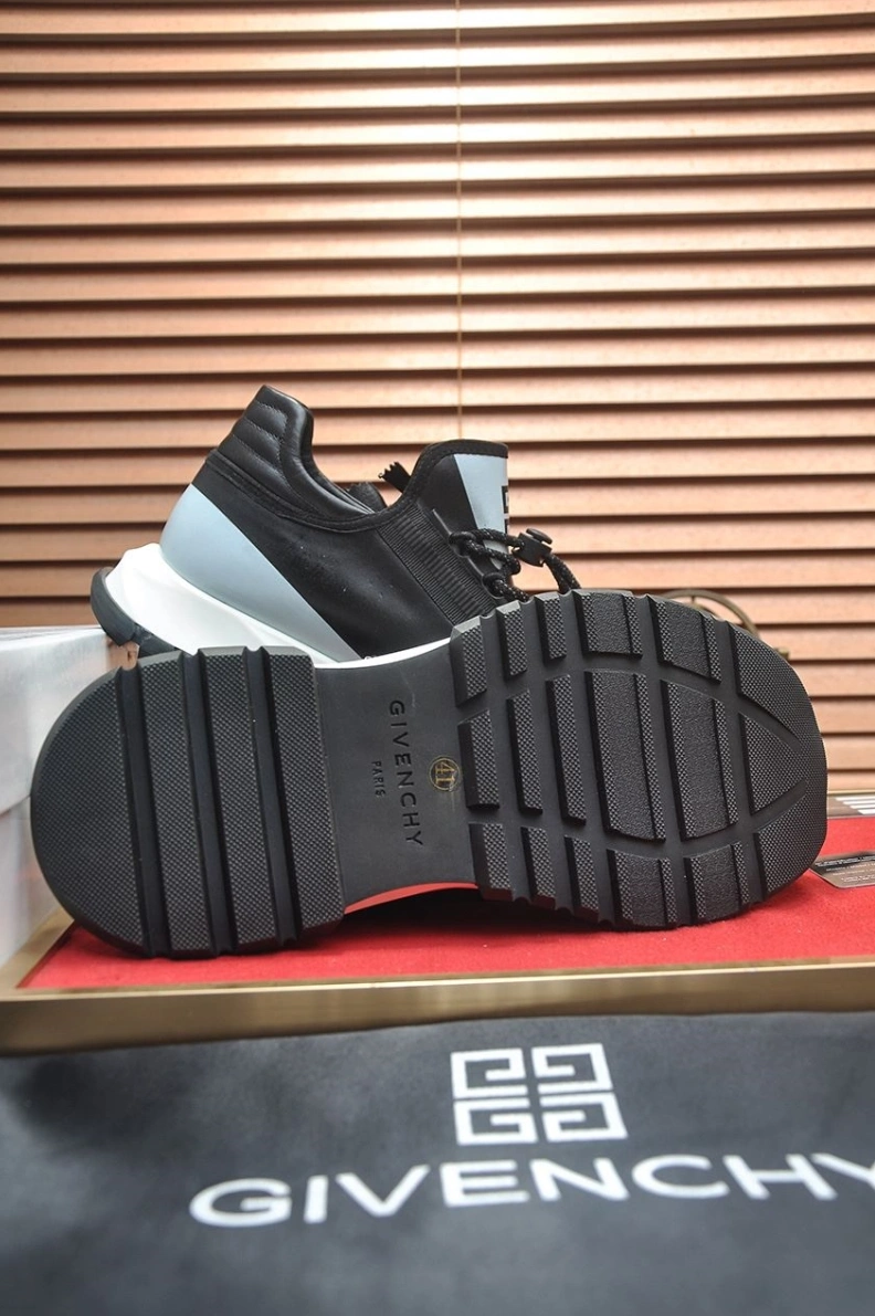 Minimalist Gxvxnchy Sneakers 152085