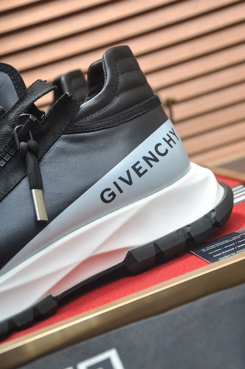 Minimalist Gxvxnchy Sneakers 152085
