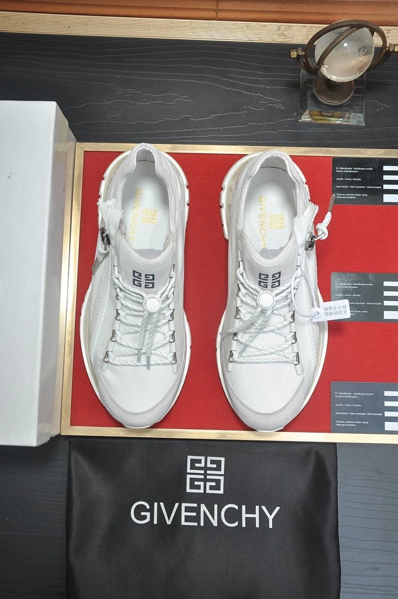 EyeCatching Gxvxnchy Sneakers 152084