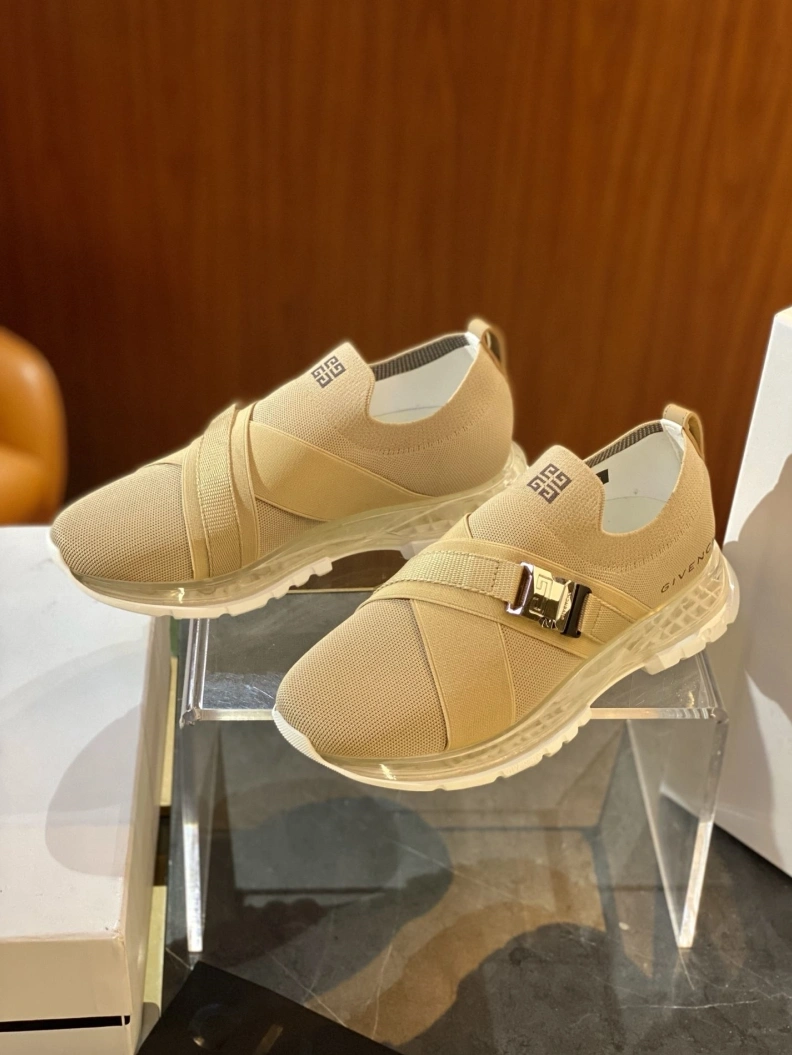 Efficient Gxvxnchy Sneakers 152073