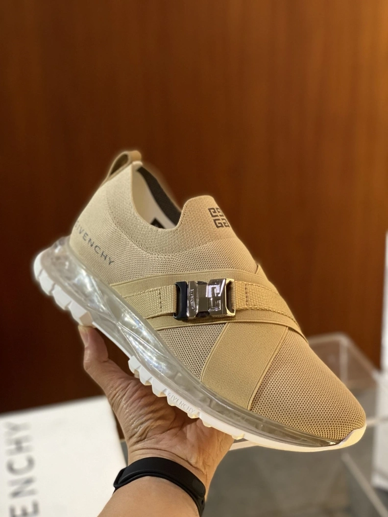 Efficient Gxvxnchy Sneakers 152073