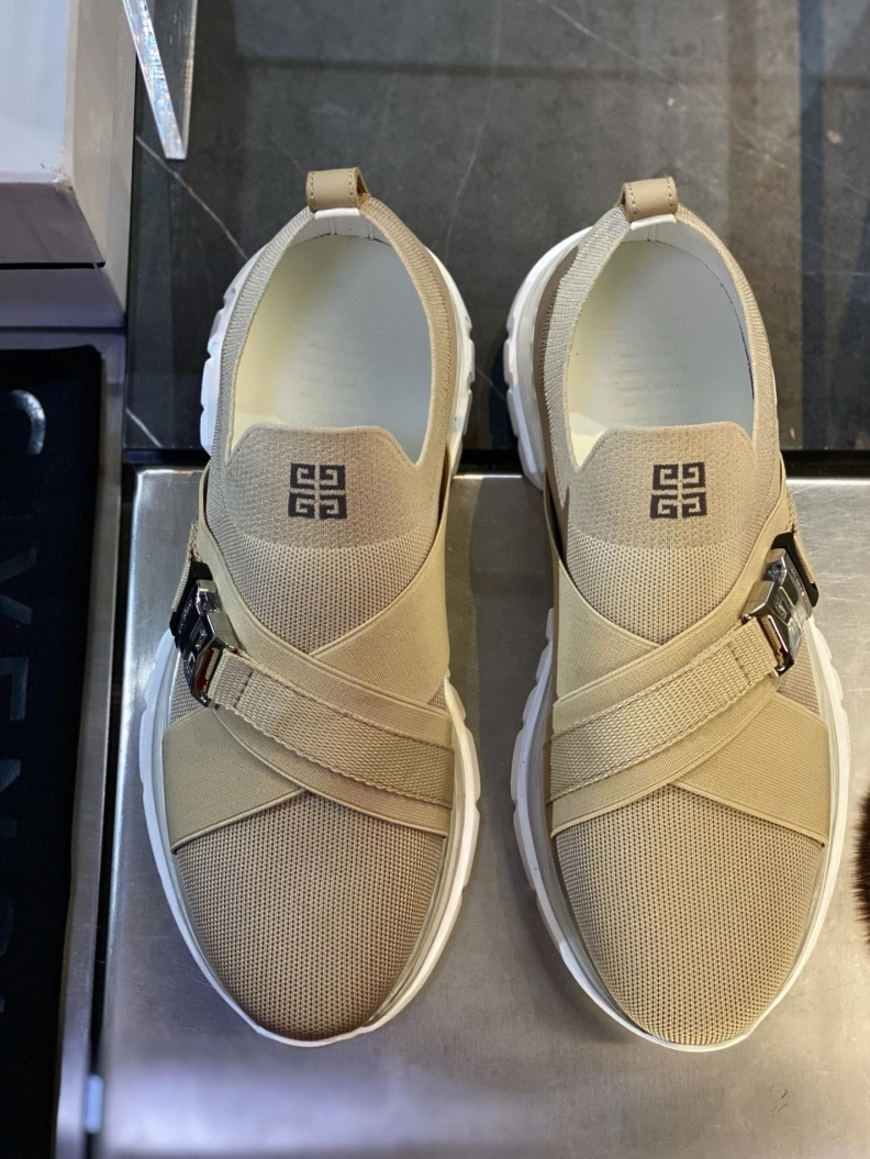 Efficient Gxvxnchy Sneakers 152073