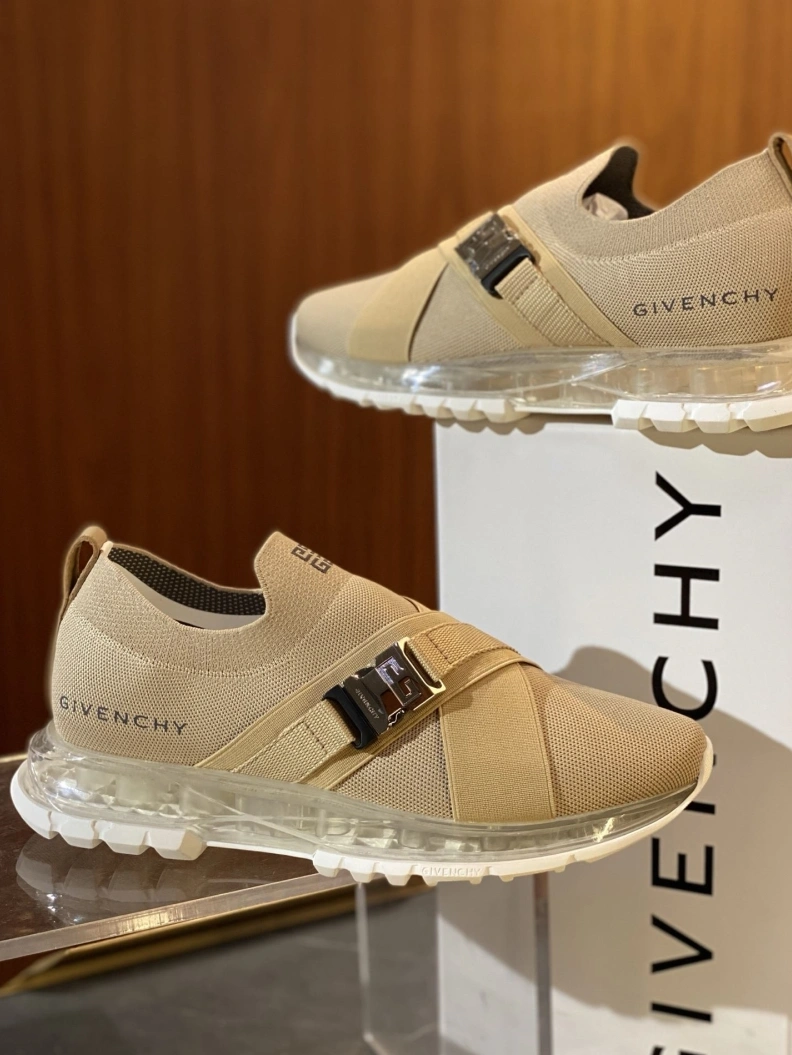 Efficient Gxvxnchy Sneakers 152073
