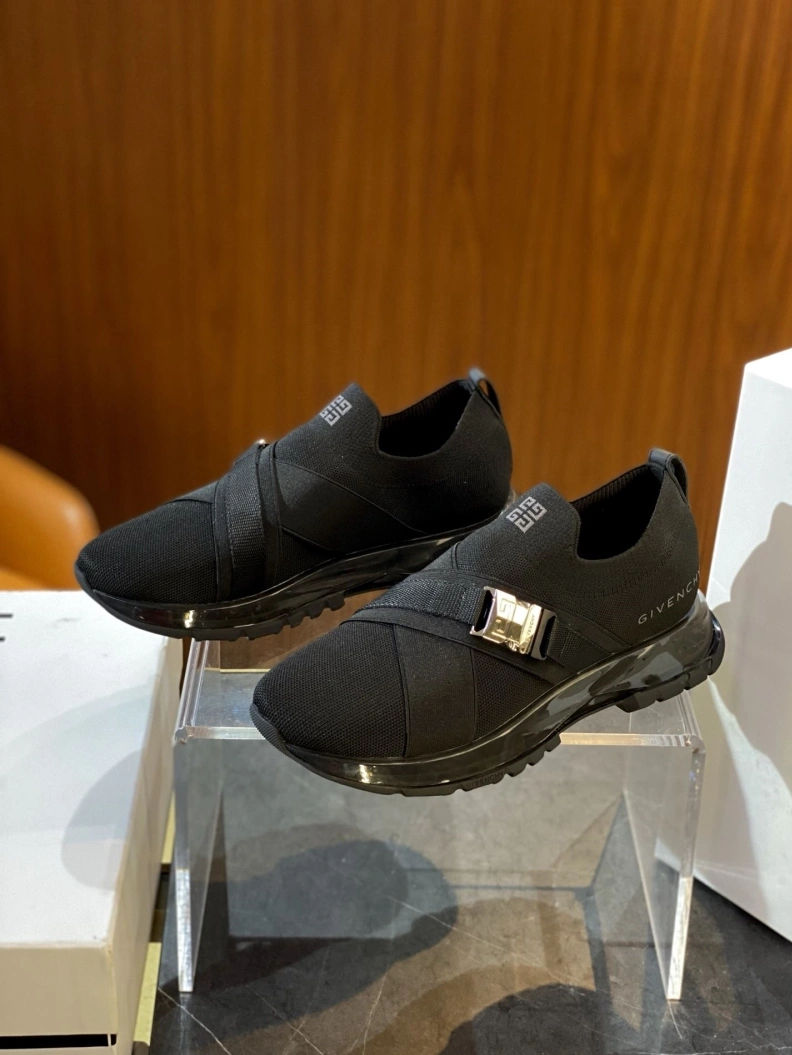 Efficient Gxvxnchy Sneakers 152073