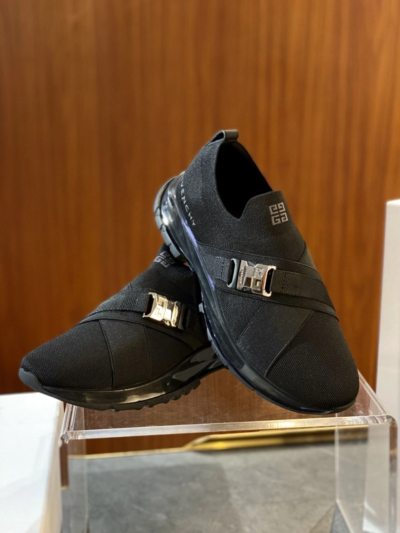 Efficient Gxvxnchy Sneakers 152073