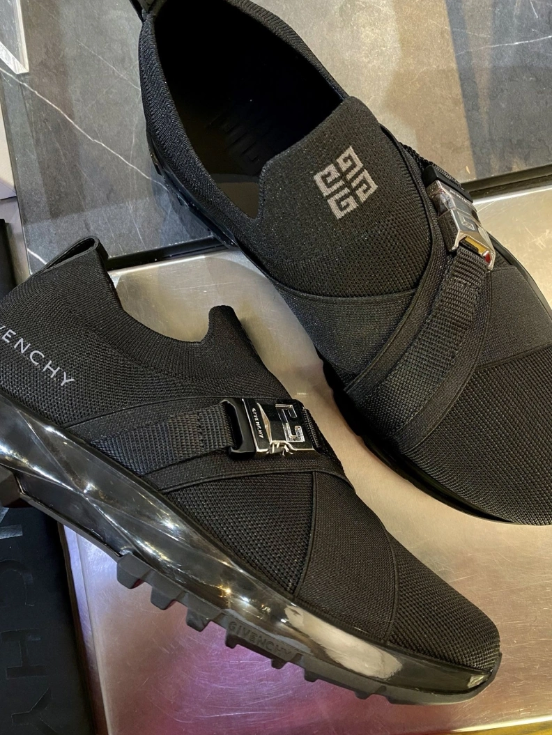 Efficient Gxvxnchy Sneakers 152073