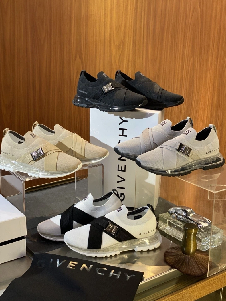 Efficient Gxvxnchy Sneakers 152073