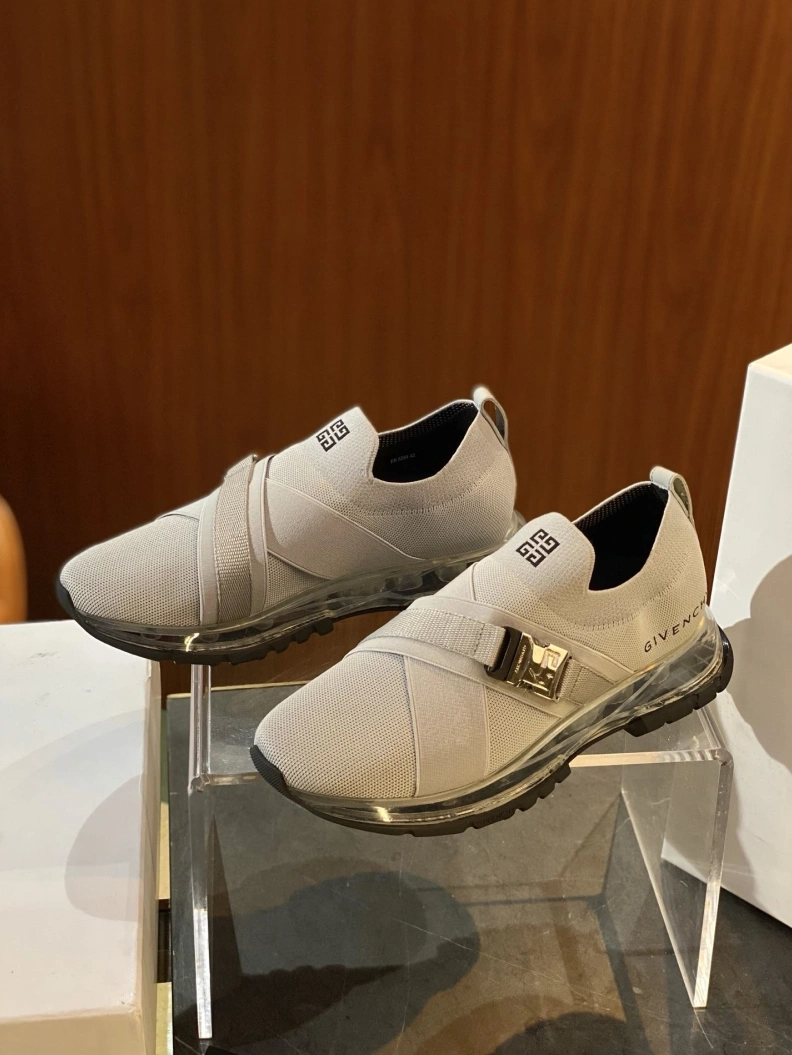 Soft Gxvxnchy Sneakers 152080