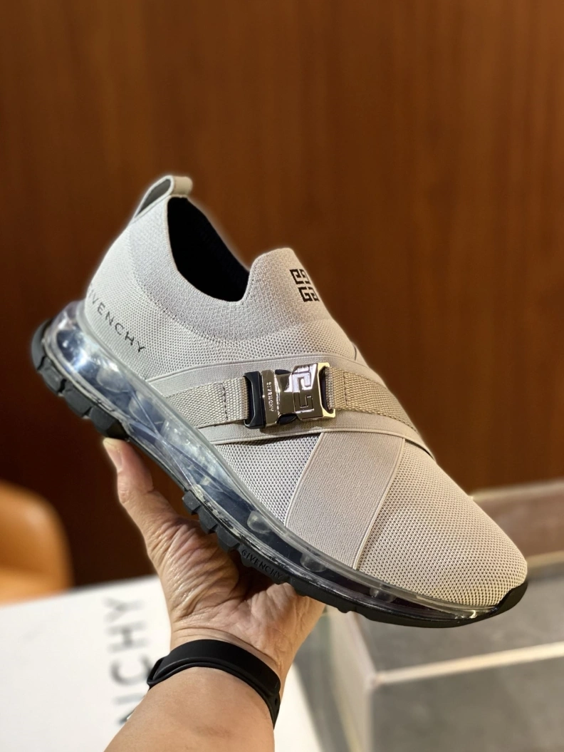 Soft Gxvxnchy Sneakers 152080