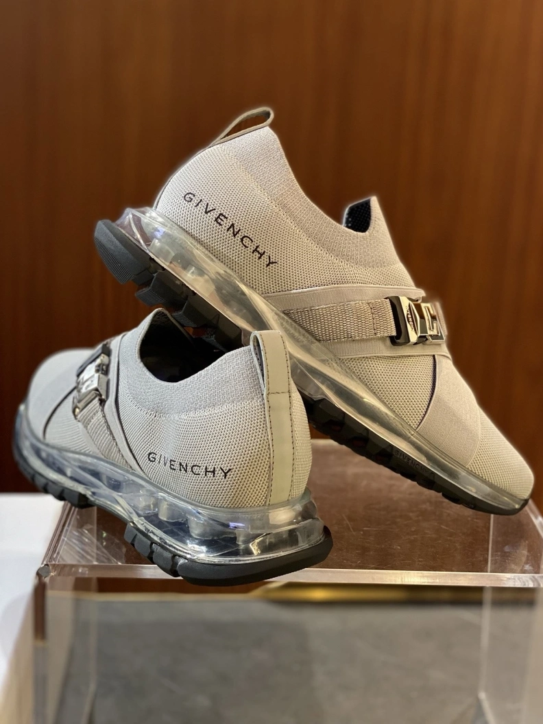 Soft Gxvxnchy Sneakers 152080