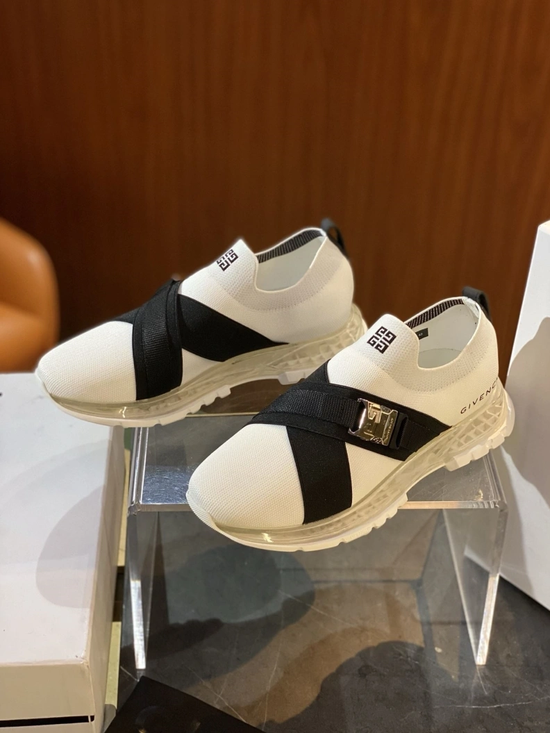 Soft Gxvxnchy Sneakers 152080
