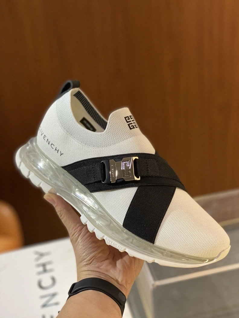 Soft Gxvxnchy Sneakers 152080