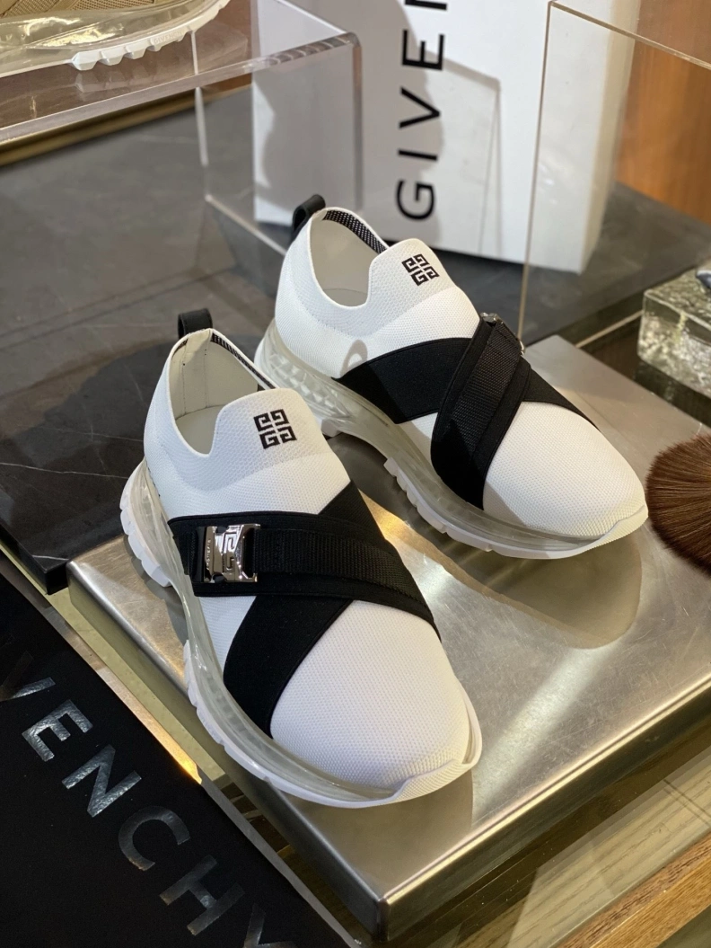 Soft Gxvxnchy Sneakers 152080