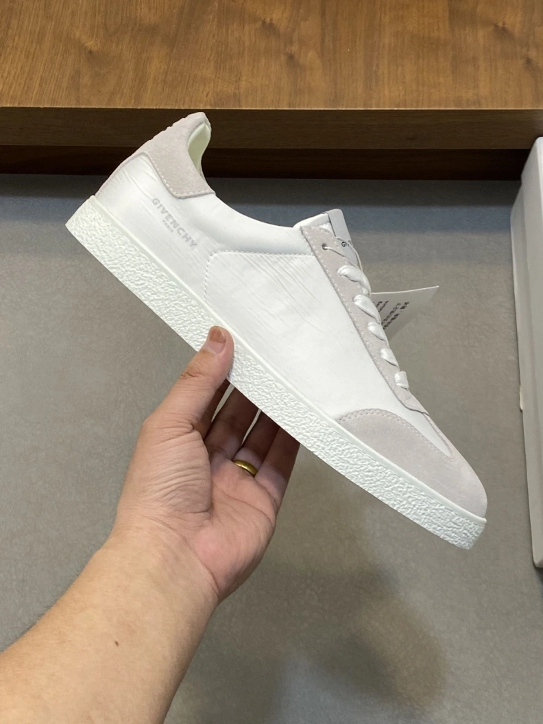 Comfortable Gxvxnchy Sneakers 152074