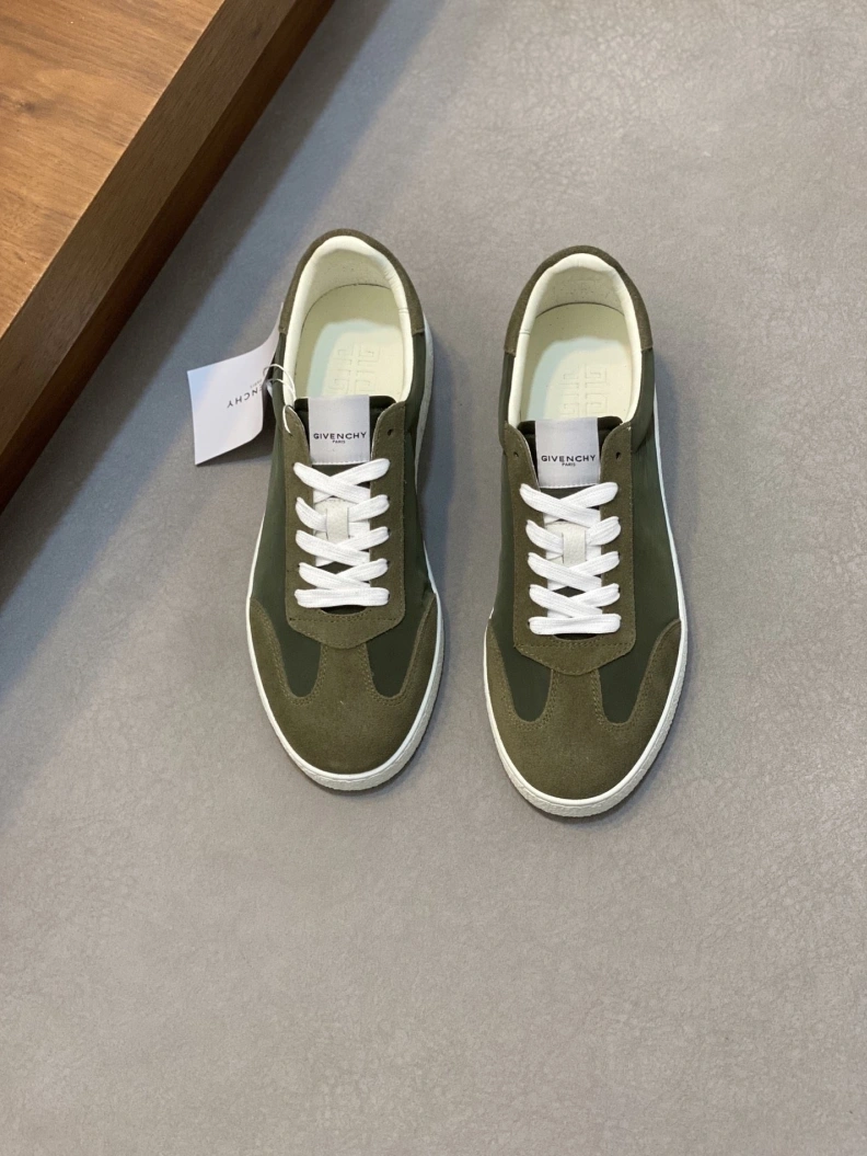 Resilient Gxvxnchy Sneakers 152075