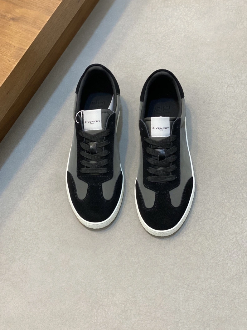 Sleek Gxvxnchy Sneakers 152077