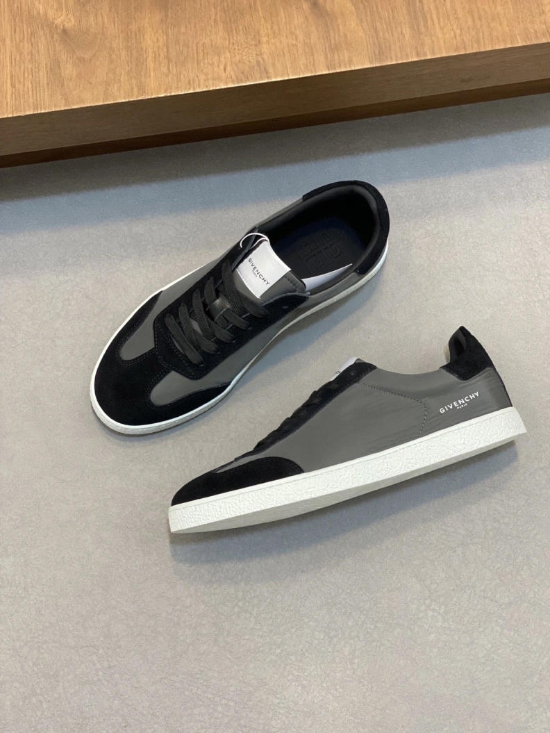 Sleek Gxvxnchy Sneakers 152077