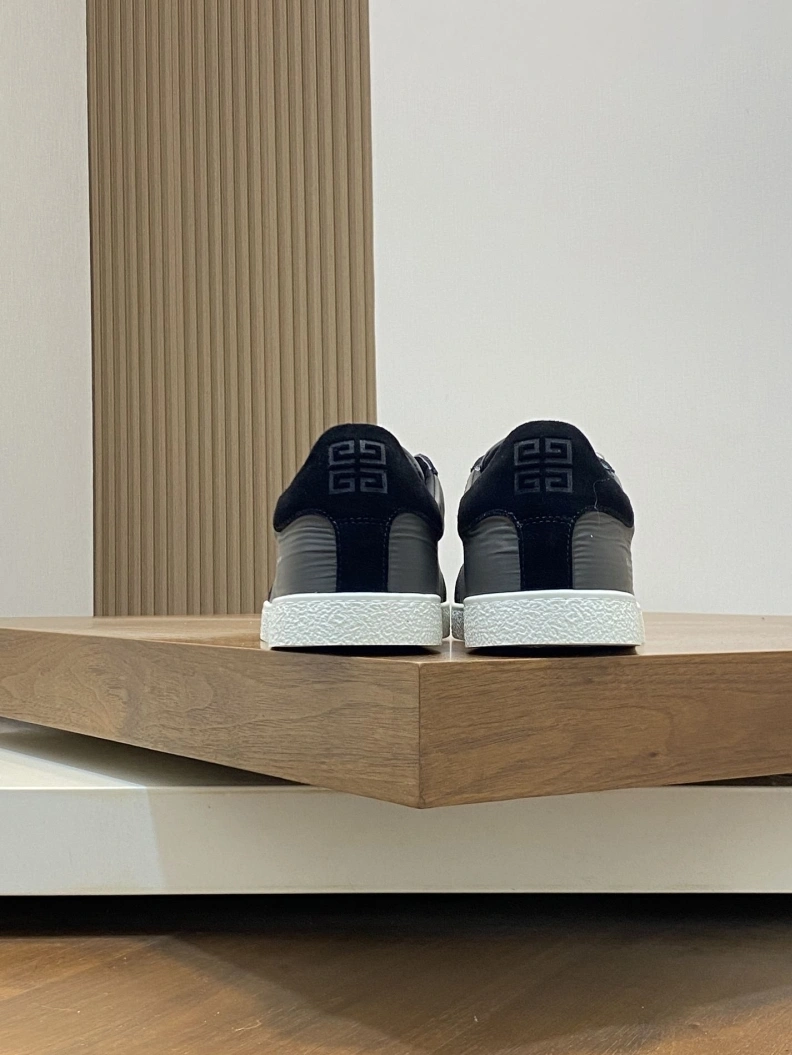 Sleek Gxvxnchy Sneakers 152077