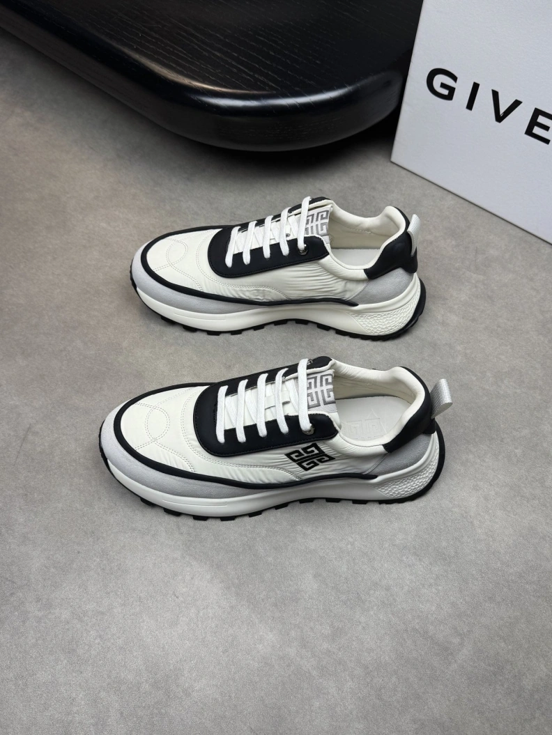 Gxvxnchy Sneakers Trendsetting 152076