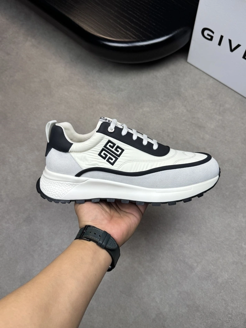 Gxvxnchy Sneakers Trendsetting 152076