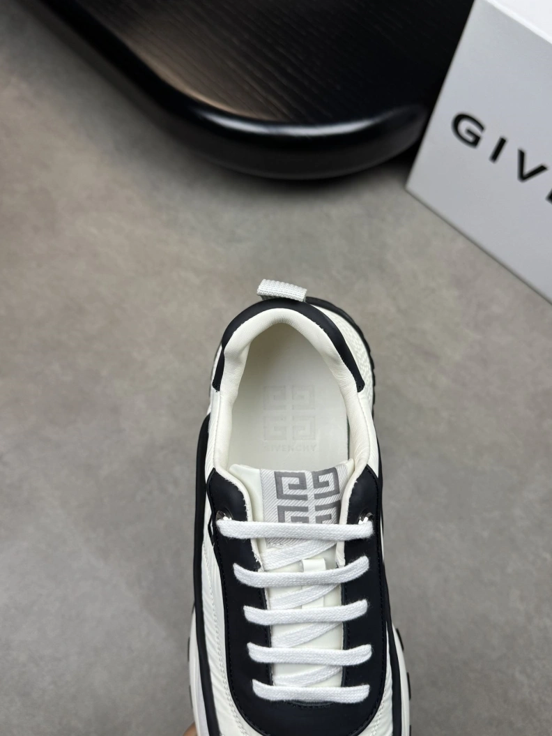 Gxvxnchy Sneakers Trendsetting 152076