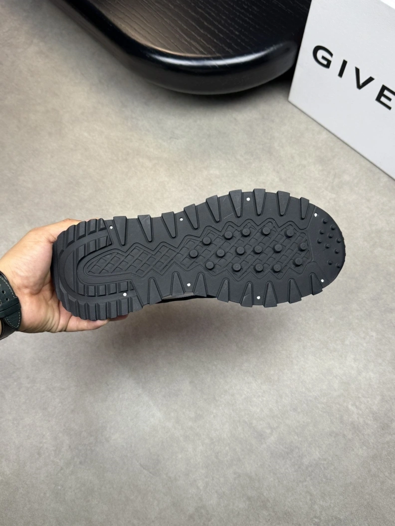 Gxvxnchy Sneakers Trendsetting 152076