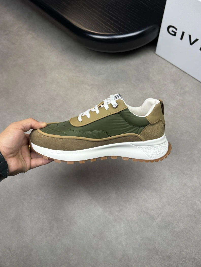 Gxvxnchy Sneakers Resilient 152061