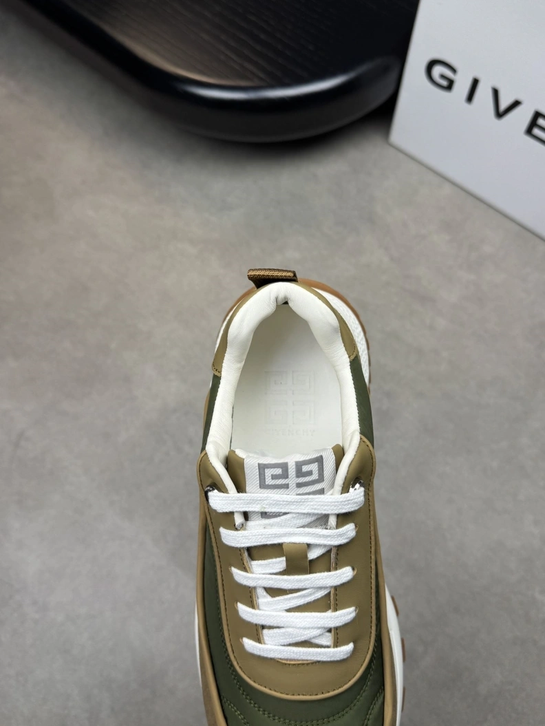 Gxvxnchy Sneakers Resilient 152061