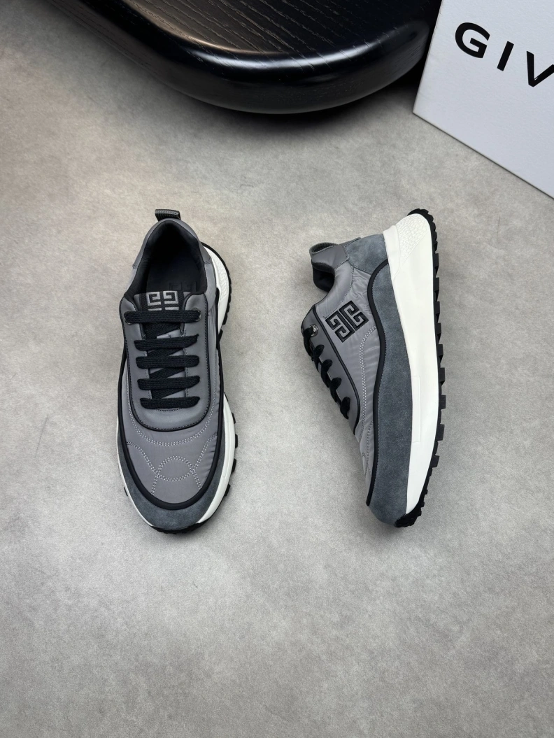 Gxvxnchy Sneakers EasyMatch 152070