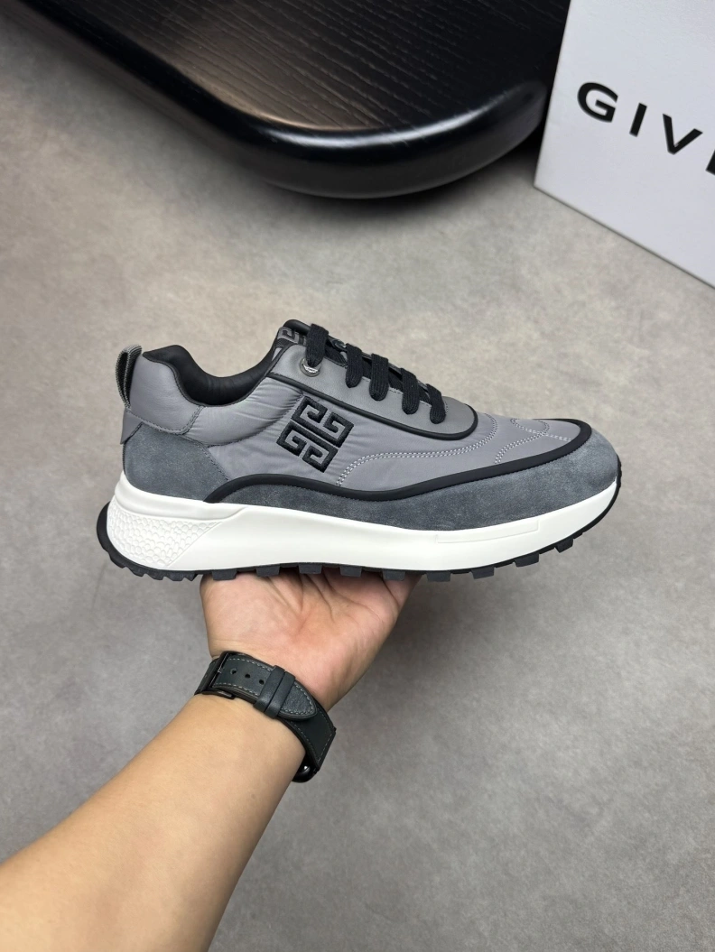 Gxvxnchy Sneakers EasyMatch 152070