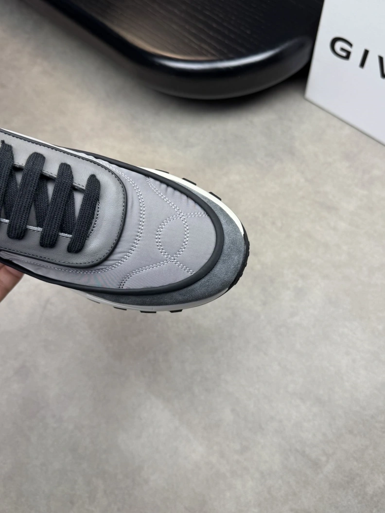 Gxvxnchy Sneakers EasyMatch 152070