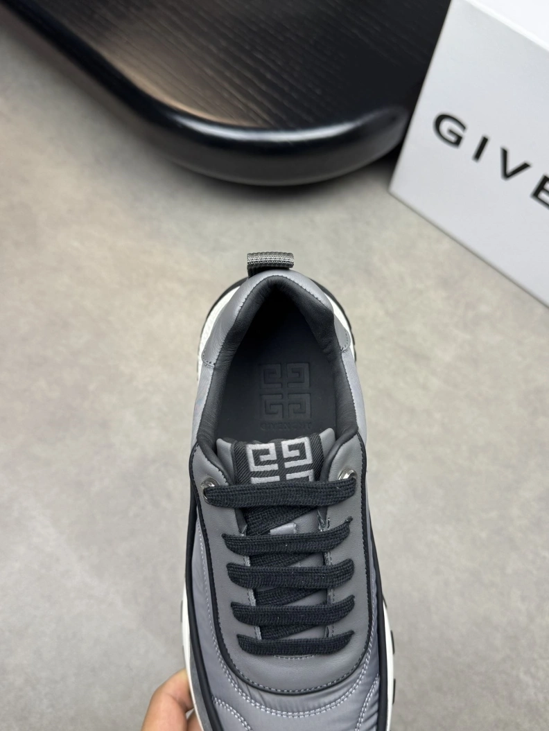 Gxvxnchy Sneakers EasyMatch 152070