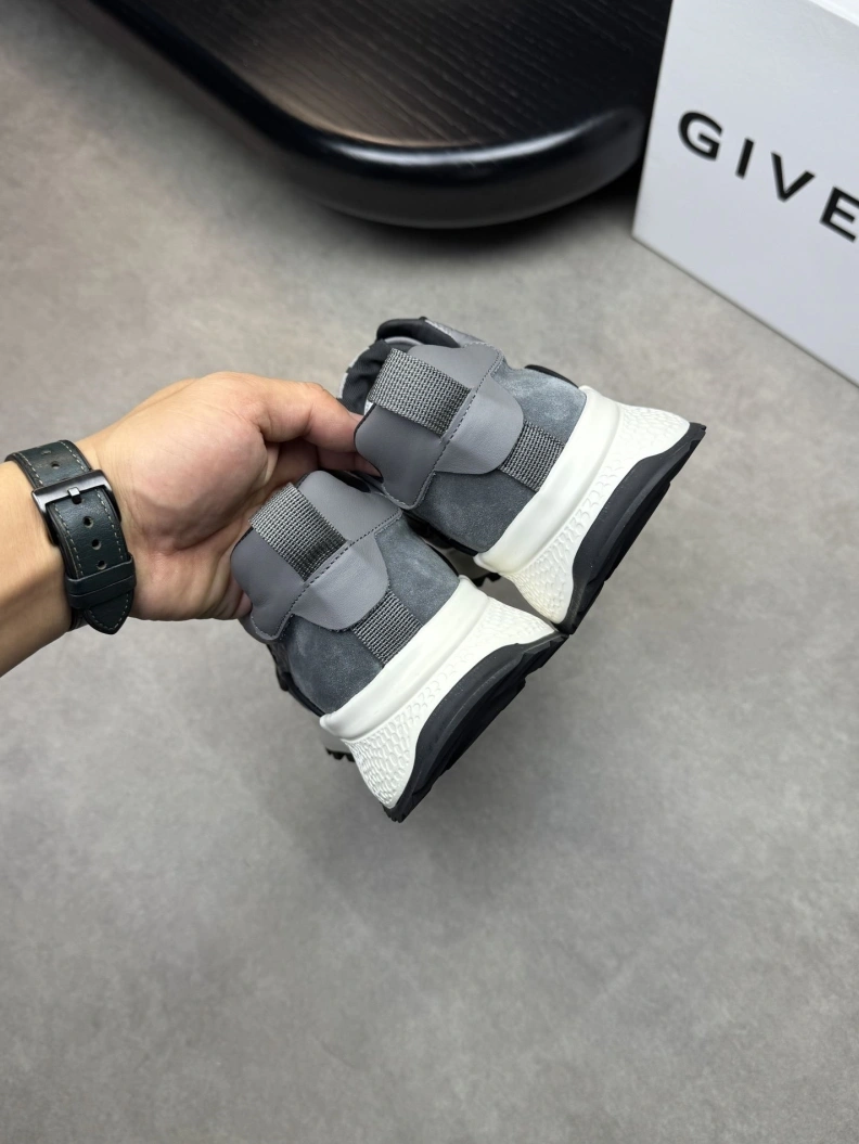 Gxvxnchy Sneakers EasyMatch 152070