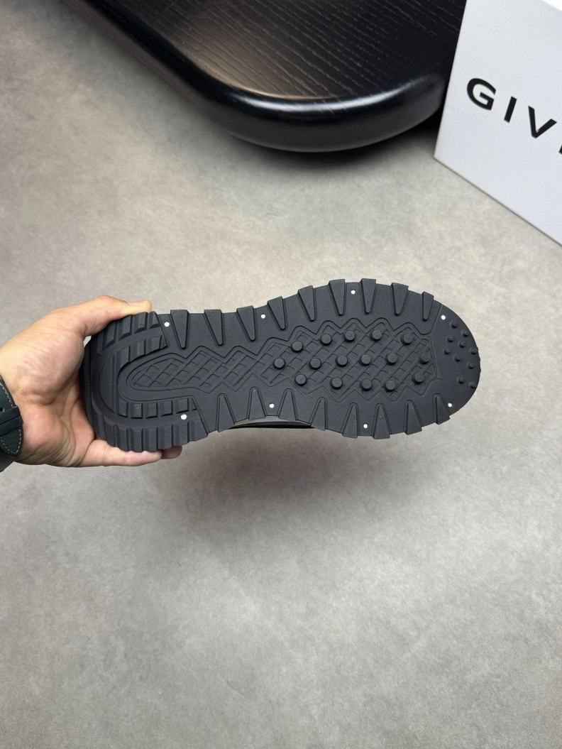 Gxvxnchy Sneakers EasyMatch 152070