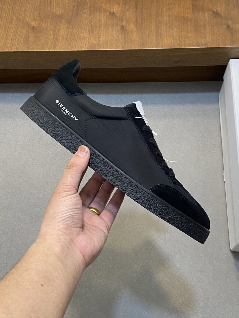 Gxvxnchy Sneakers EasyMatch 152059