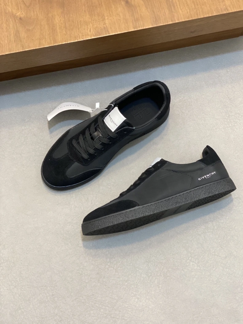 Gxvxnchy Sneakers EasyMatch 152059