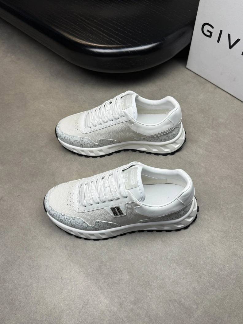 Compact Gxvxnchy Sneakers 152071