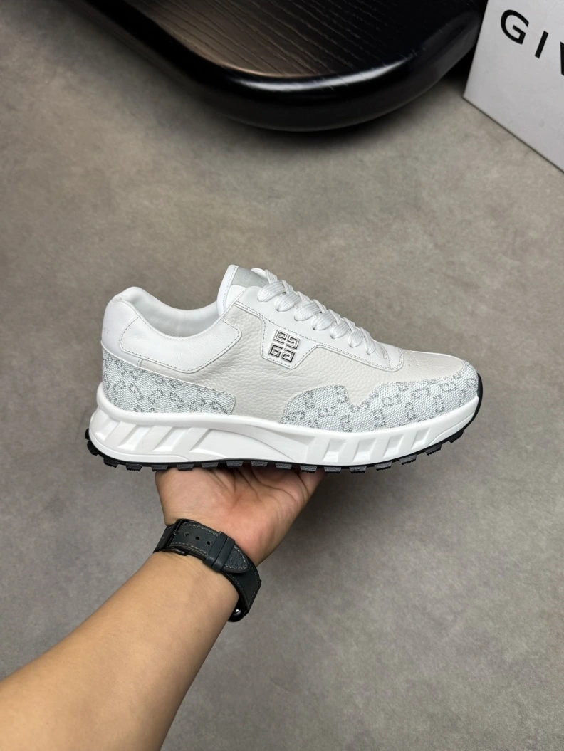 Compact Gxvxnchy Sneakers 152071