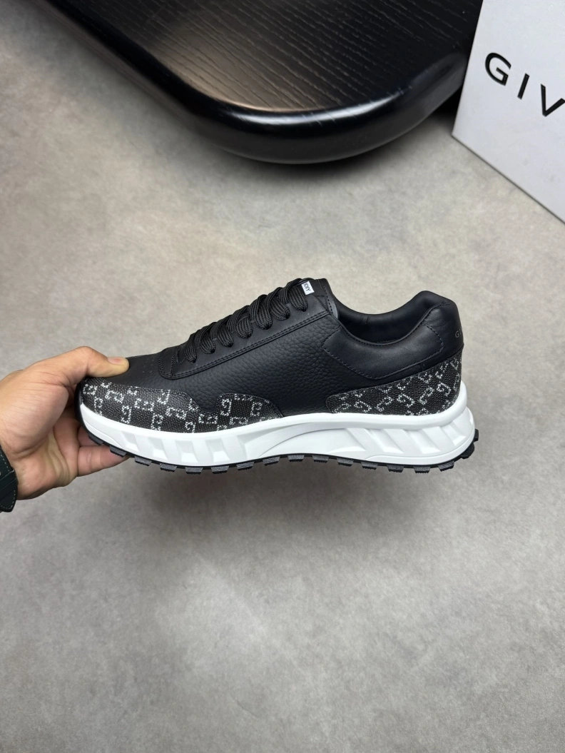 Gxvxnchy Sneakers Resilient 152049