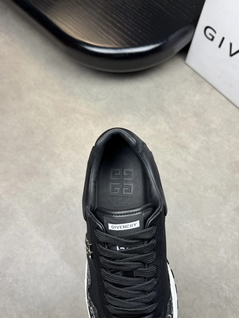 Gxvxnchy Sneakers Resilient 152049