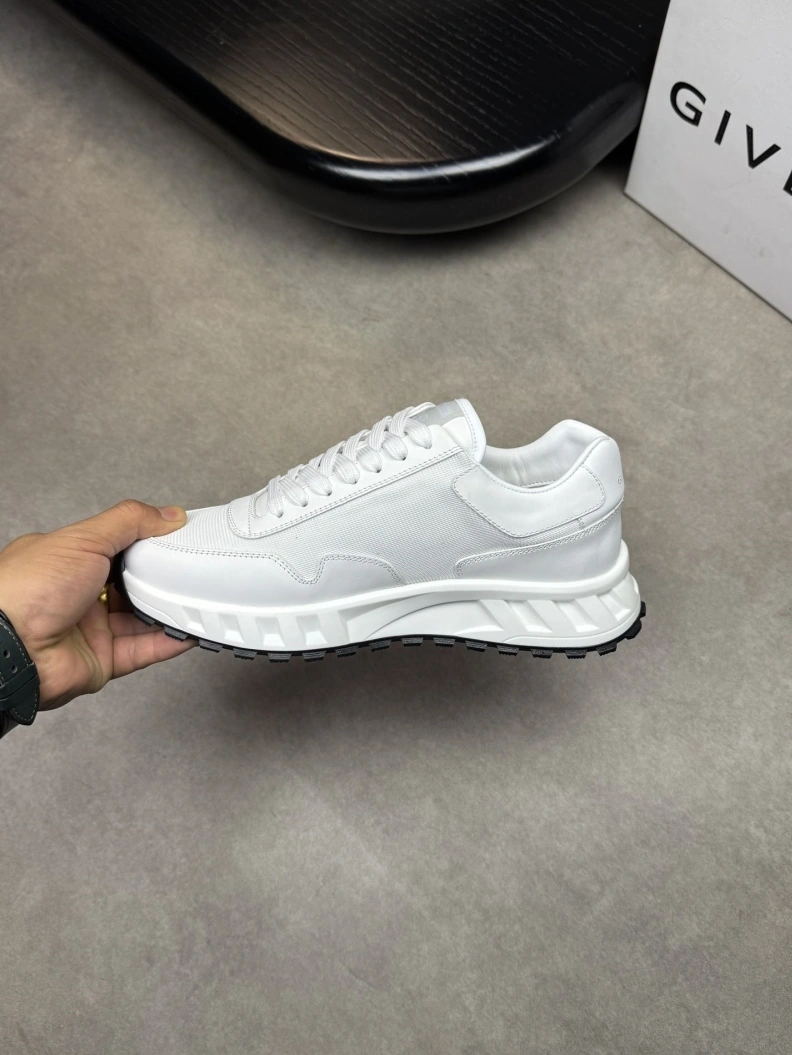Gxvxnchy Sneakers Bold 152066