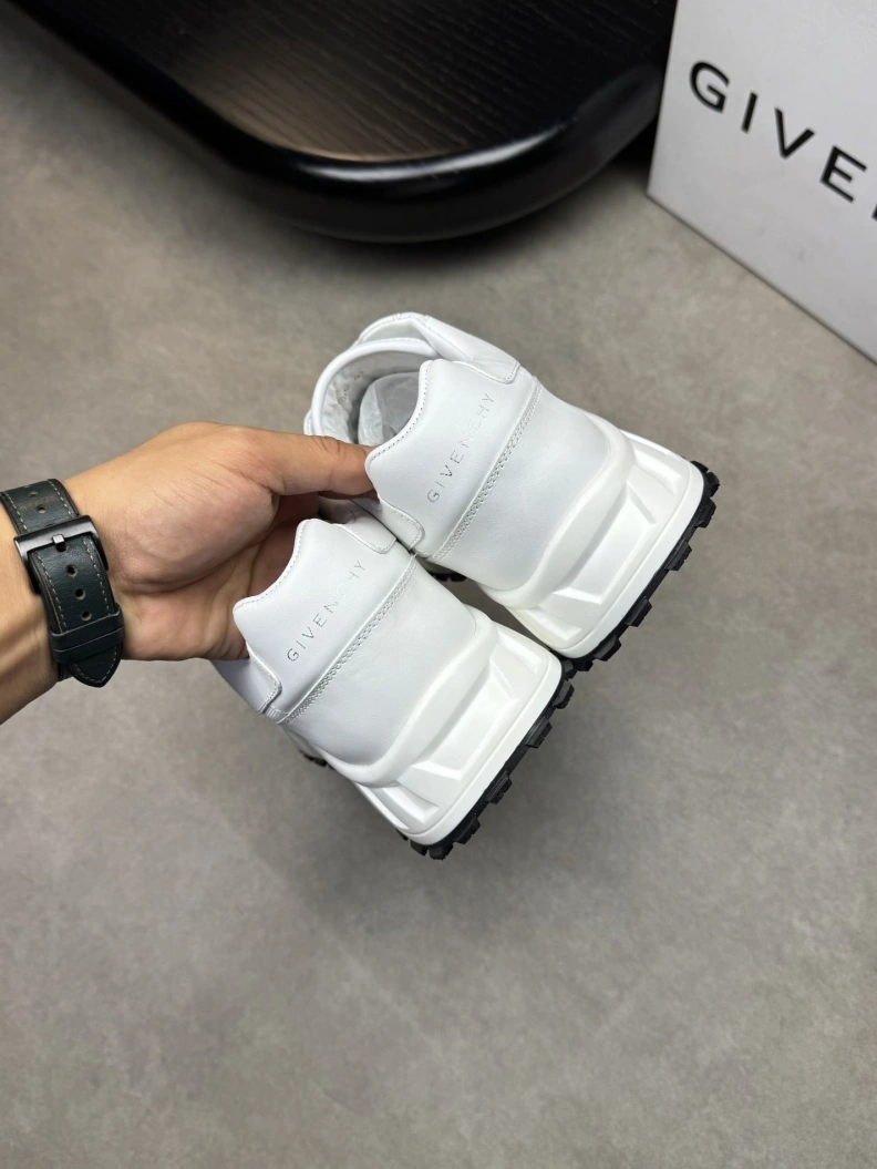 Gxvxnchy Sneakers Bold 152066
