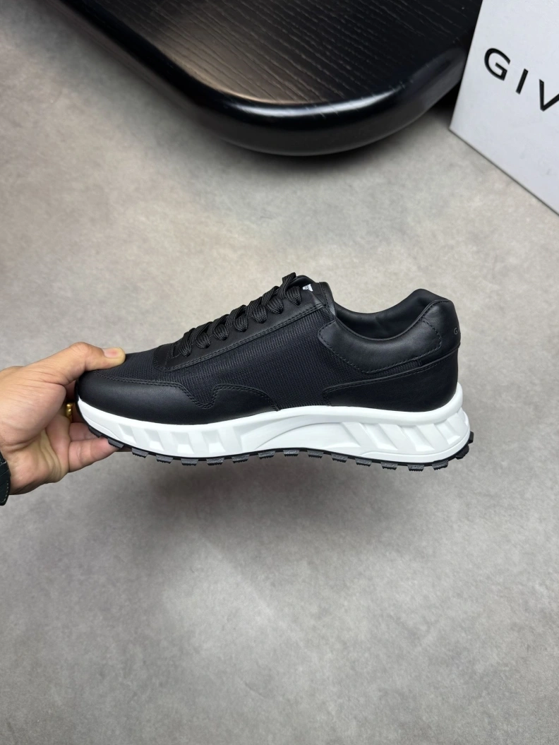 Gxvxnchy Sneakers Minimalist 152052